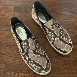 amazingly comfortable! stylish slip ons. snake skin pattern!